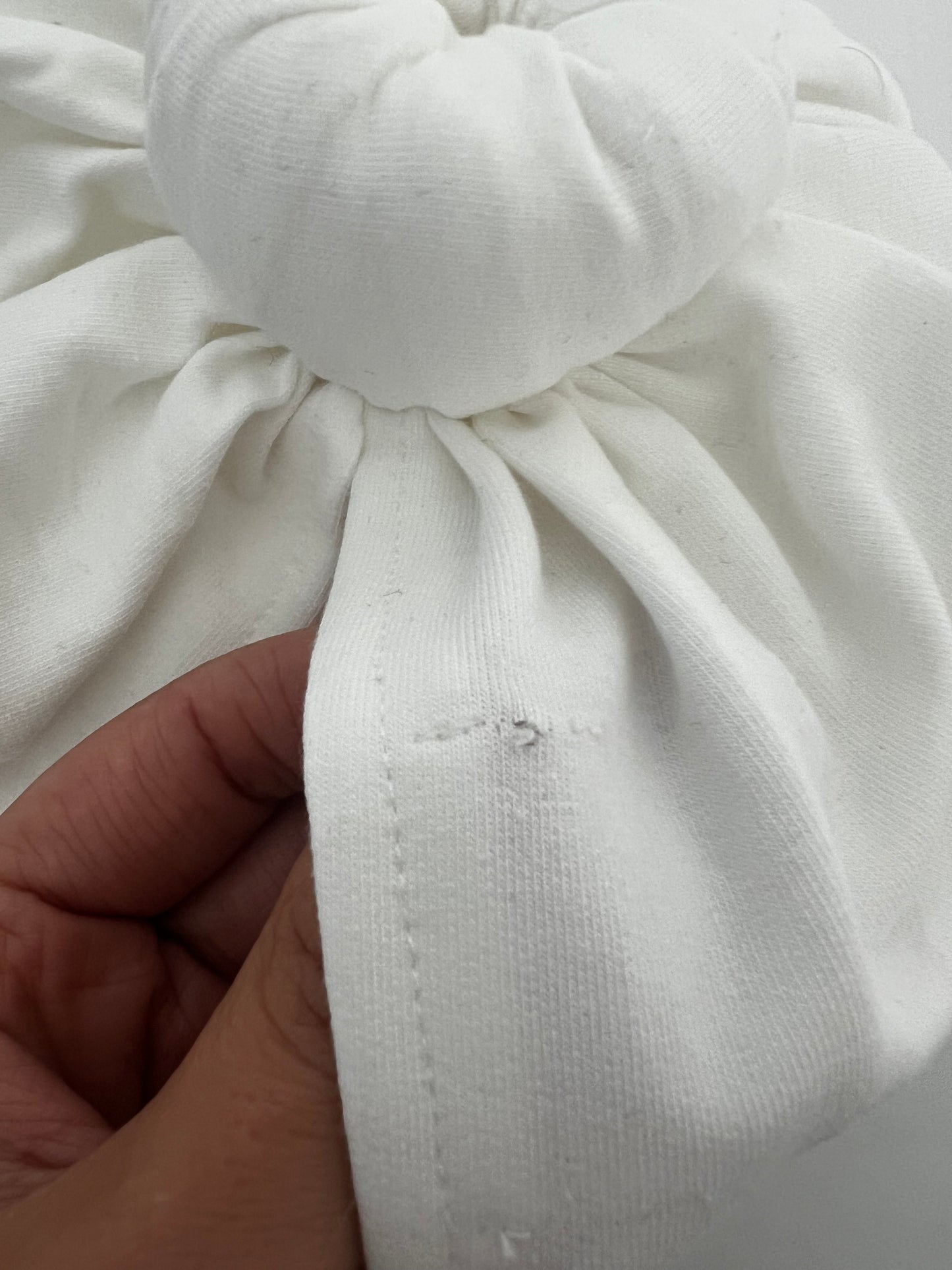 Slightly damaged turban-cotton has pulled-see picture