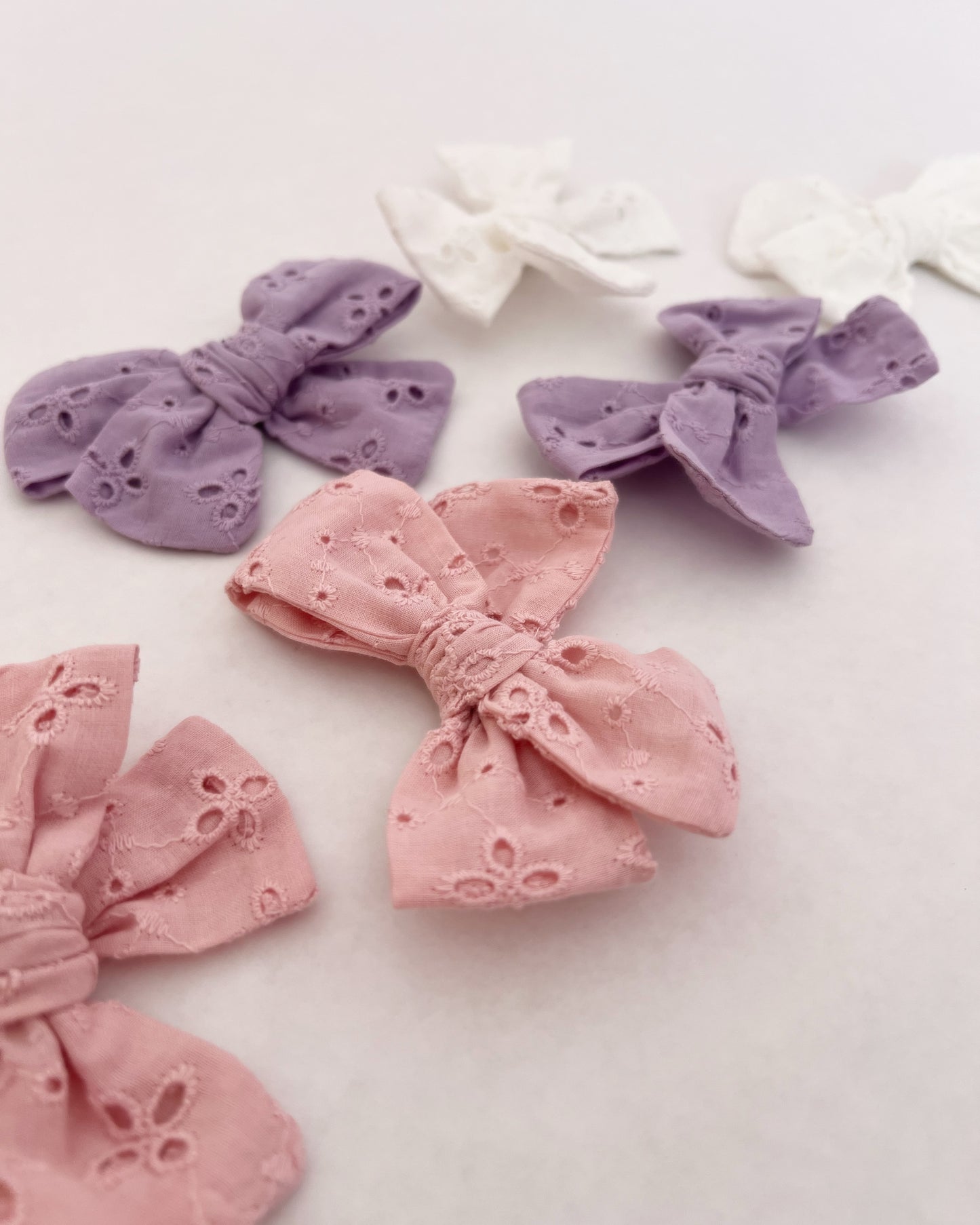 Eyelet bow clip-available in 3 colours