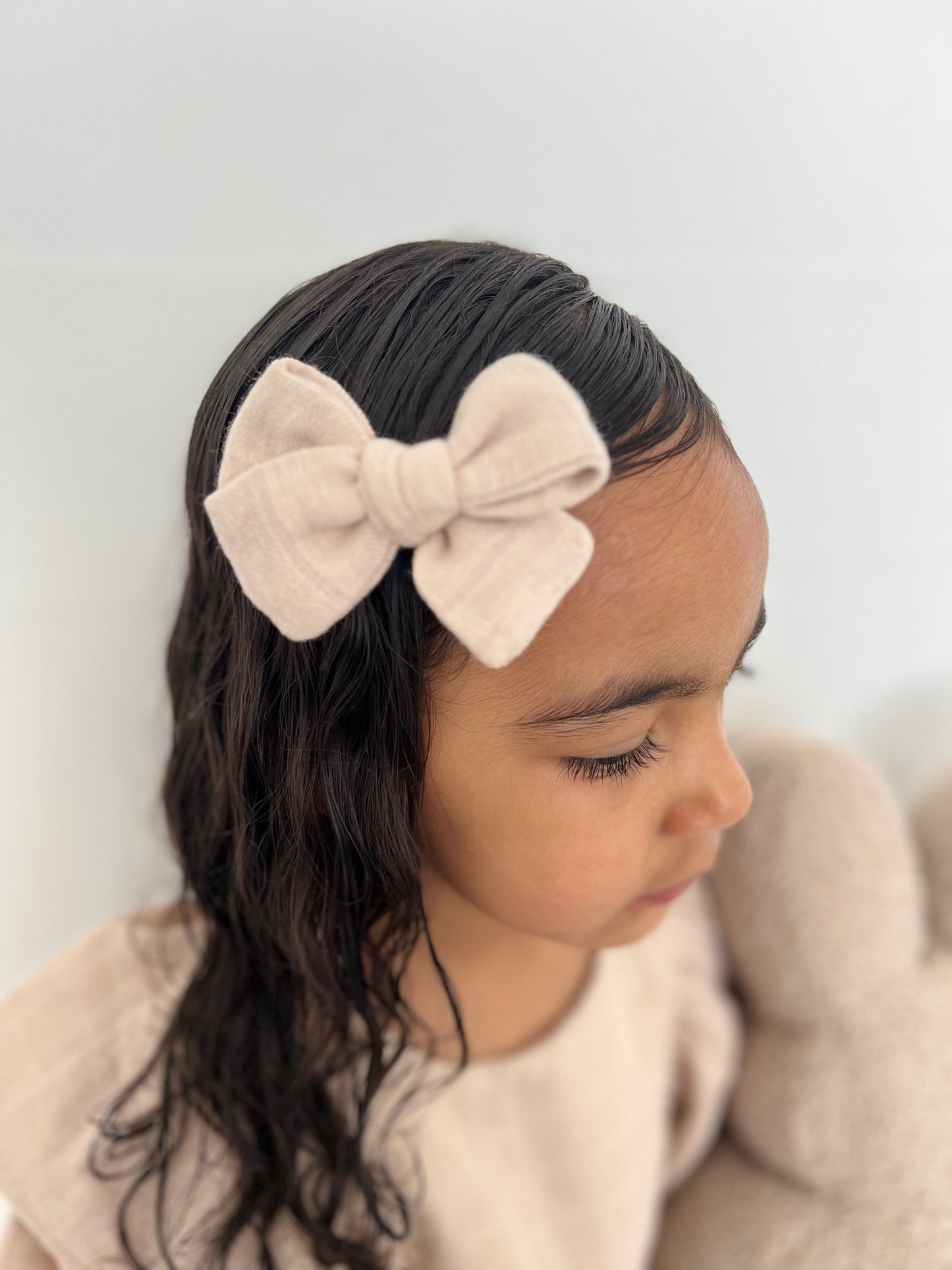 The Charlotte clip in oat