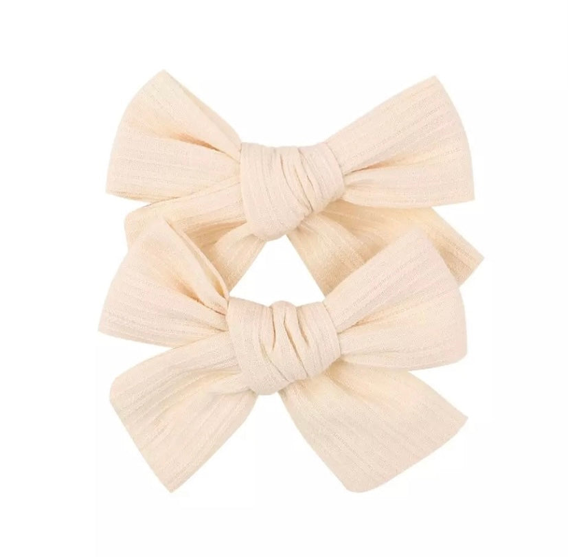 Pig tail clips