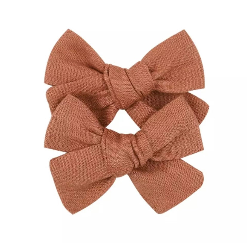 Pig tail clips