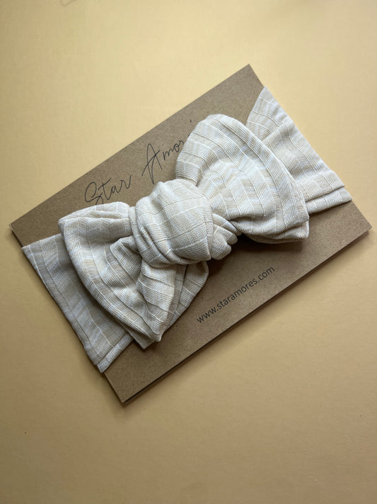 Hint of honey chunky top knot