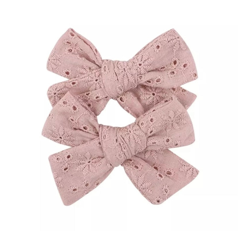 Pig tail clips