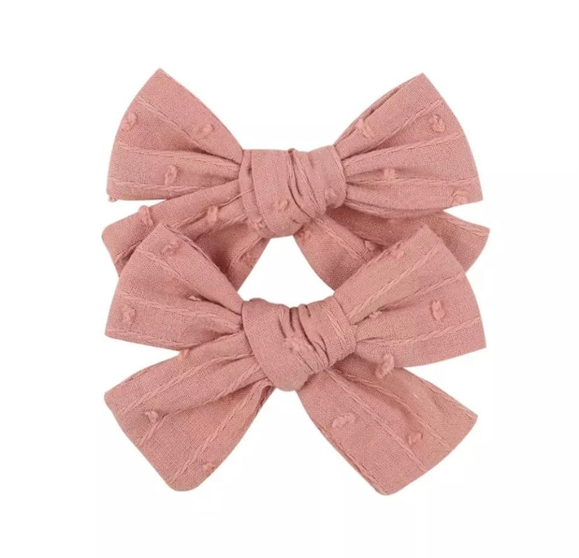 Pig tail clips
