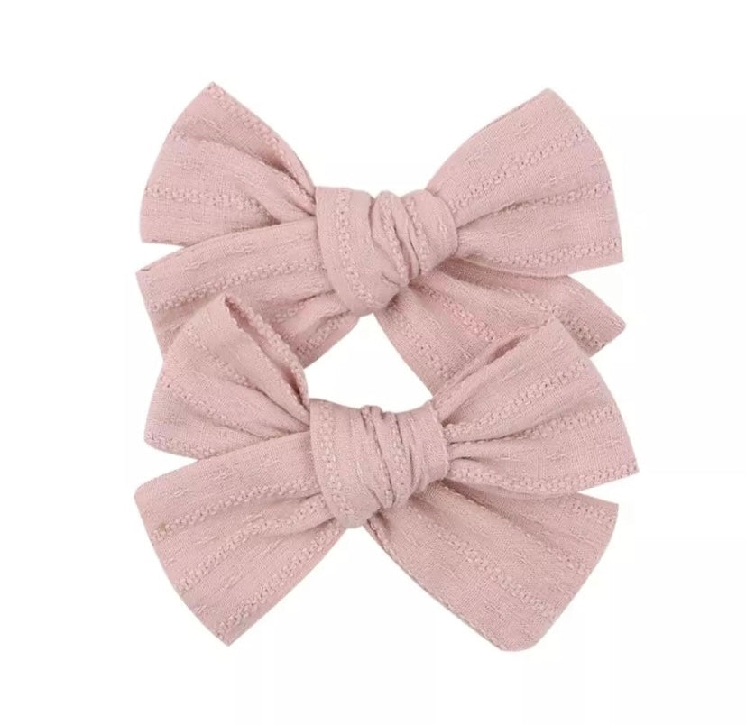 Pig tail clips