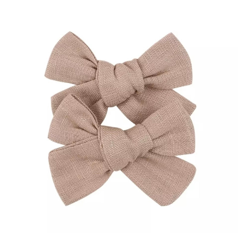Pig tail clips