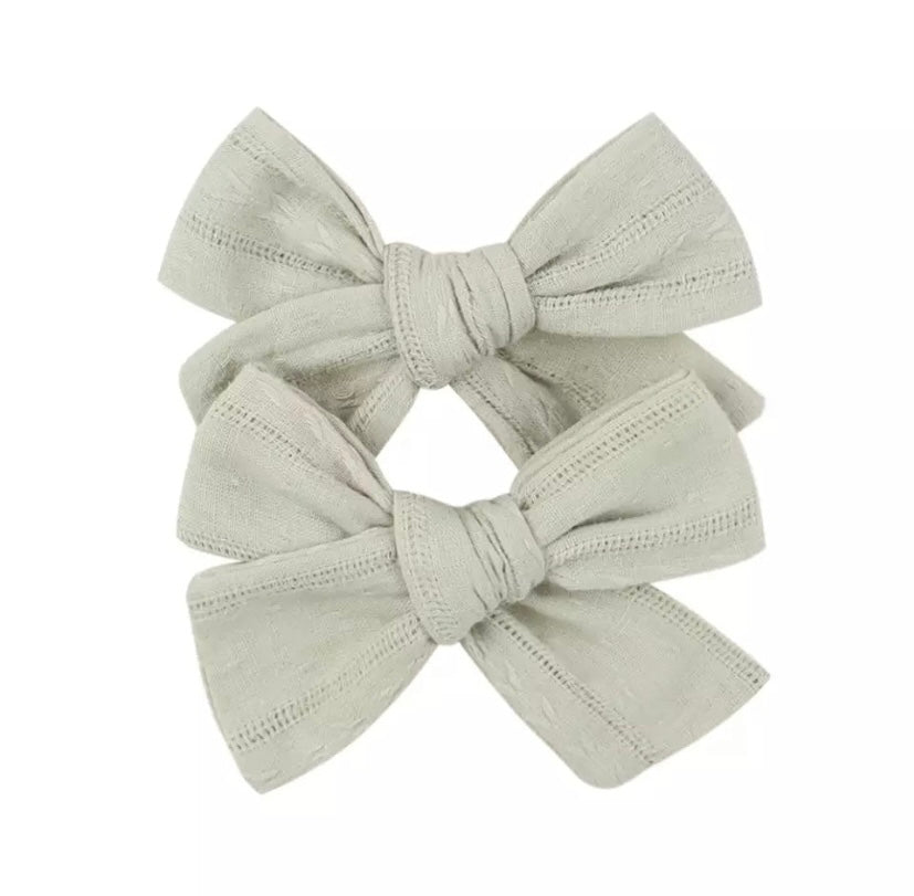 Pig tail clips