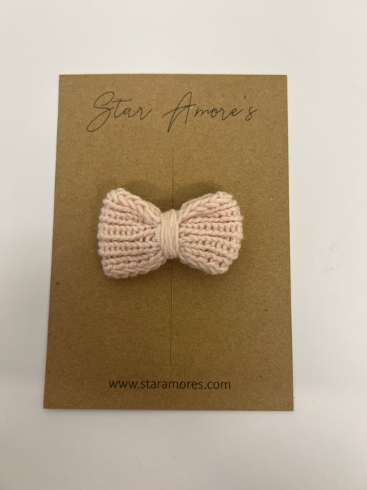 Knitted pink bow clip